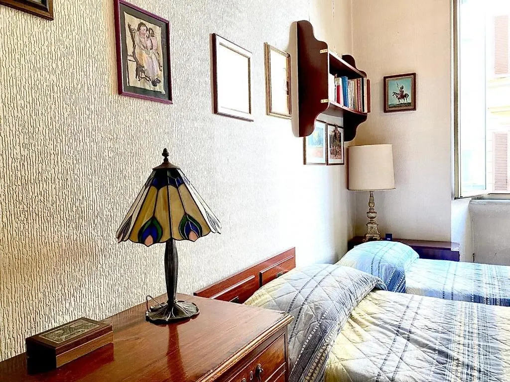 Traditional Style In The City Center Rome Appartement