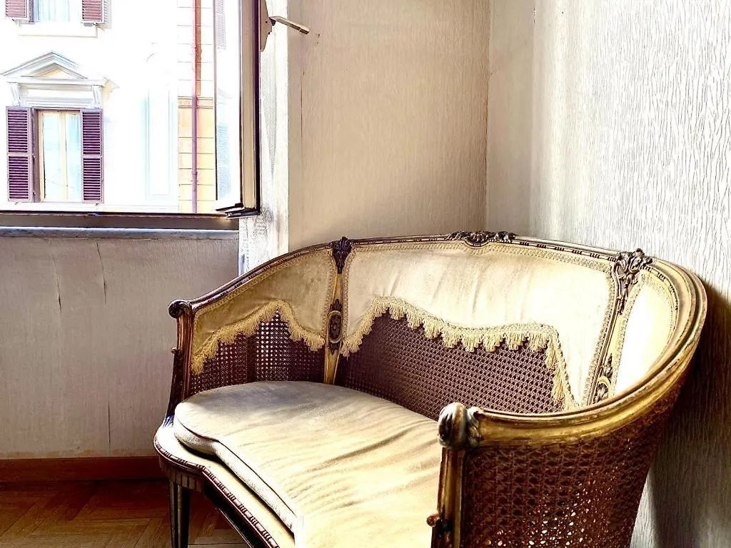 Appartement Traditional Style In The City Center Rome