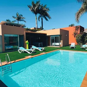 https://villa-anna-salobre-golf.in-canary-islands.com